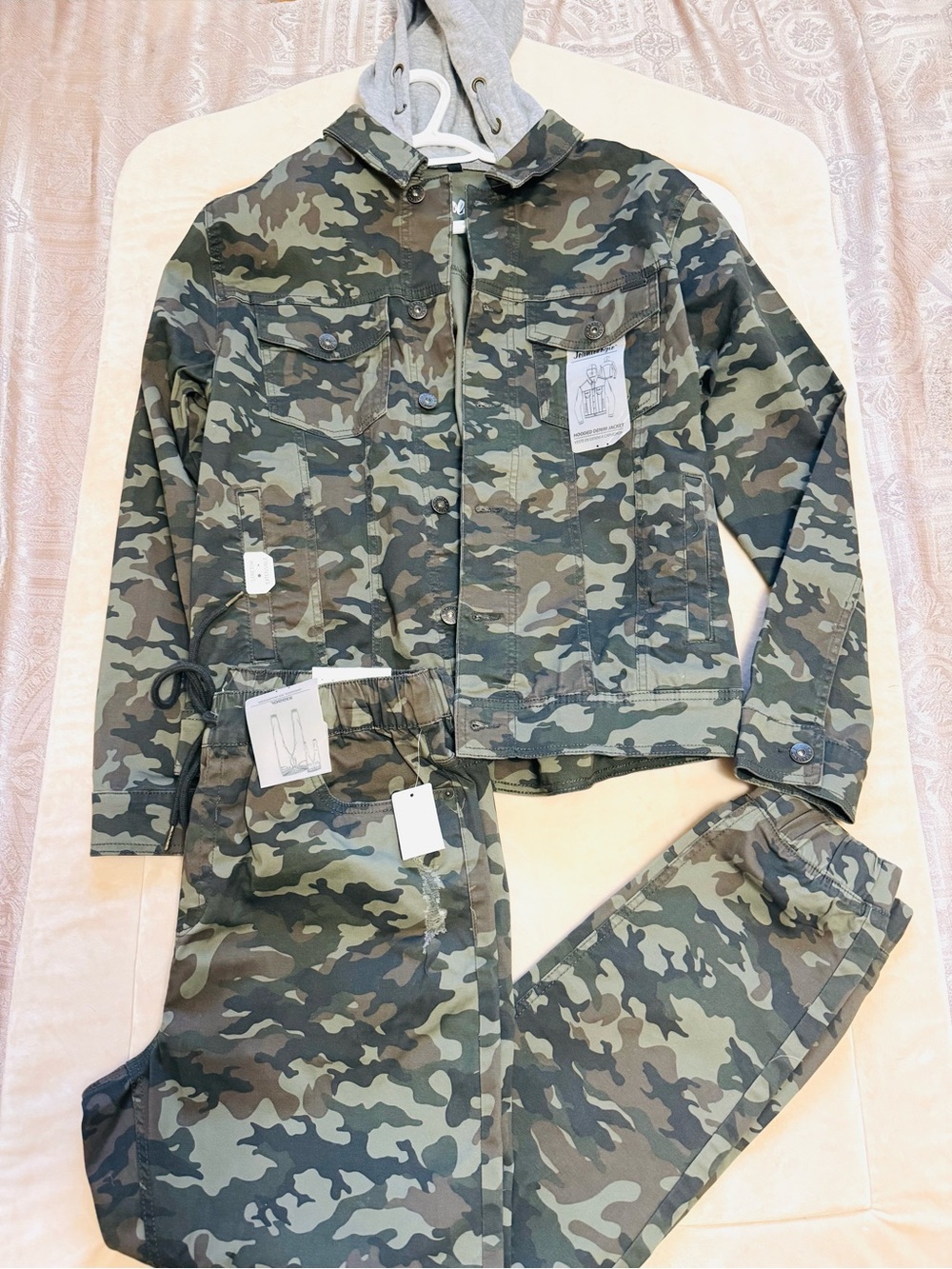 NWT Men’s Camo Hooded Jacket and Jogger Set - Green Camouflage